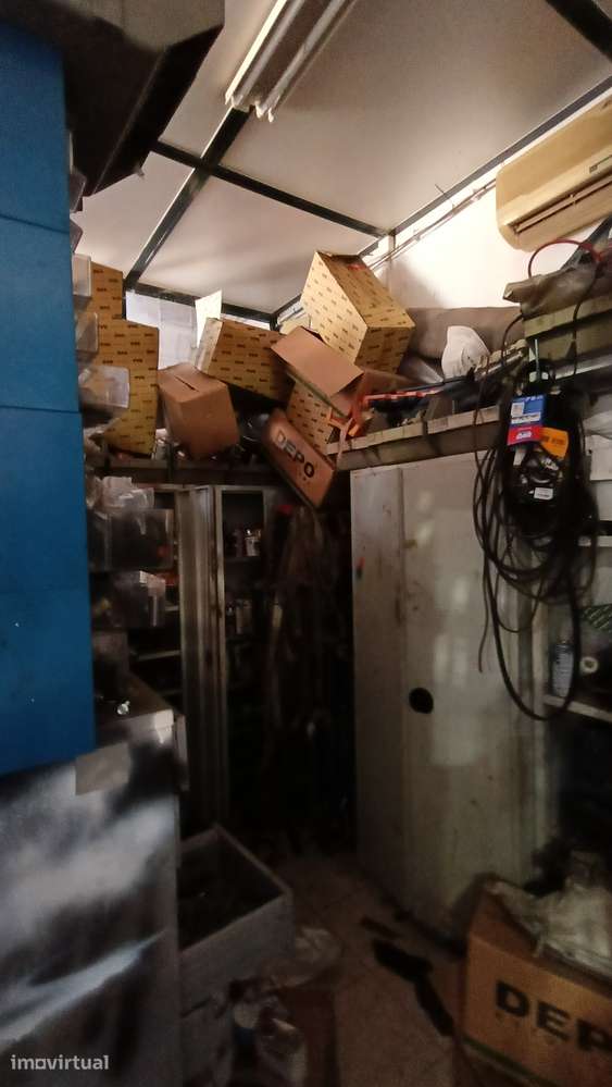 Armazém | Diversas utilidades, inserido em lote de 251 m2 - Grande imagem: 3/19