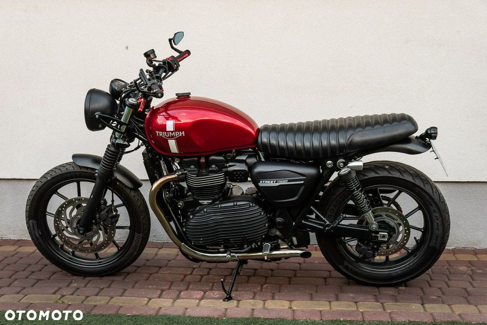 Triumph Bonneville - 6