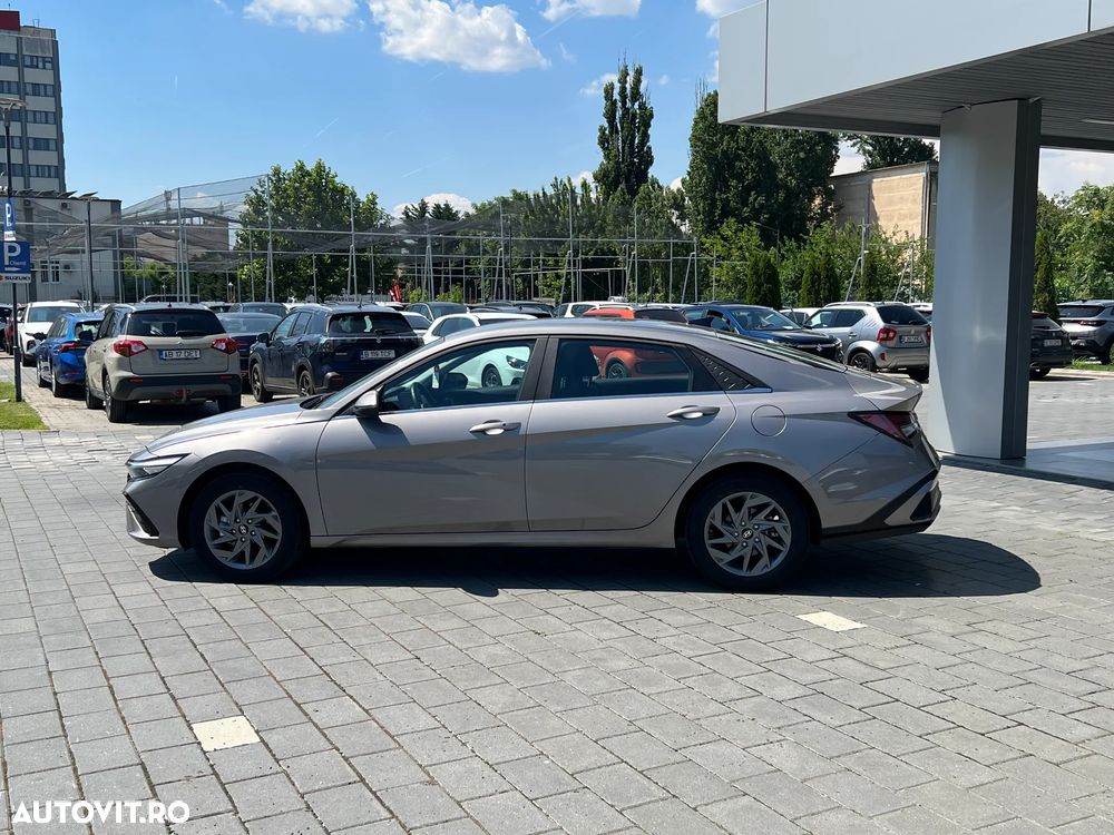 Hyundai Elantra 1.6 l 123 CP CVT Highway - 10