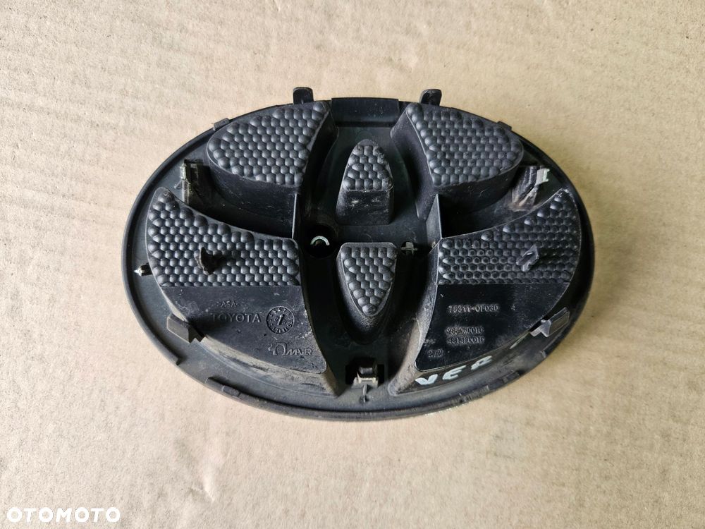 toyota verso 09-12 logo znaczek w zderzak - 2