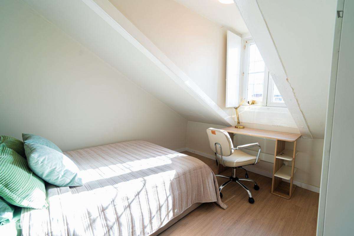 Quarto - localizado em Santos Lisbon - Grande imagem: 3/15