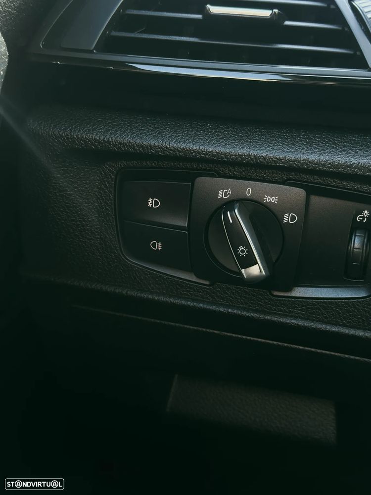 BMW 220 d Cabrio Pack M Auto - 31