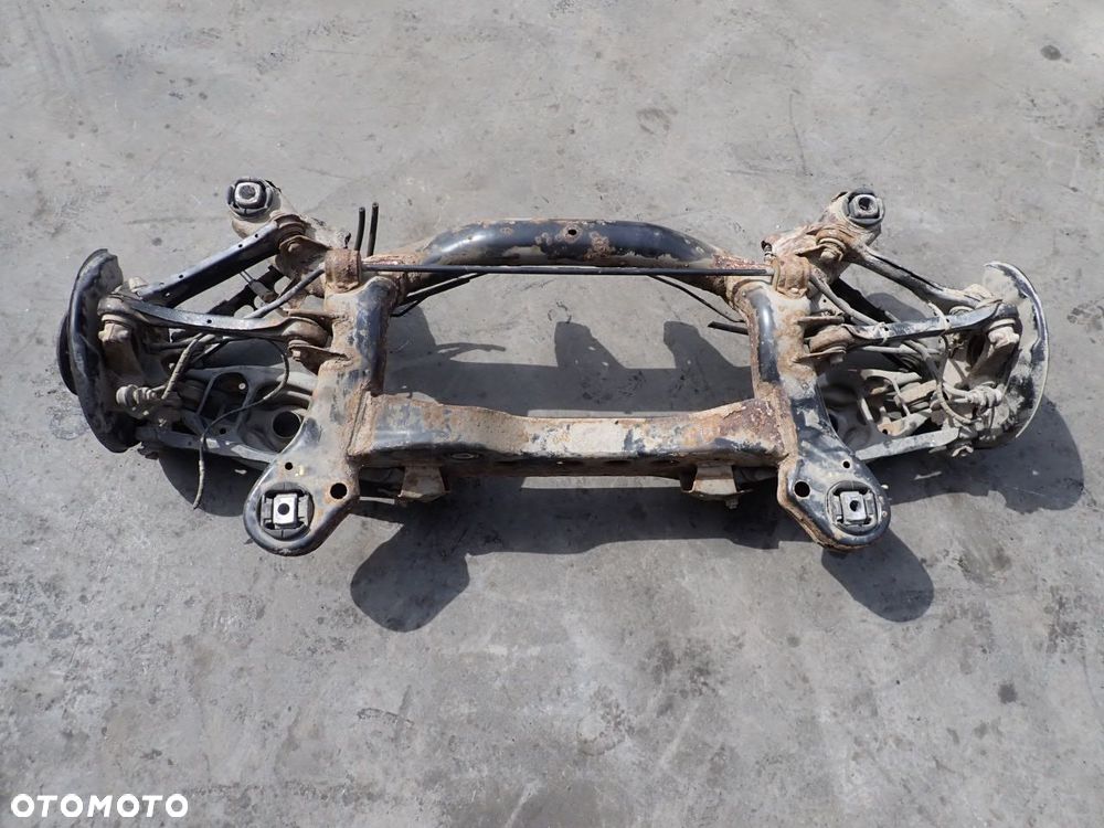 SANKI WÓZEK KOŁYSKA TYŁ BMW E90 - 1