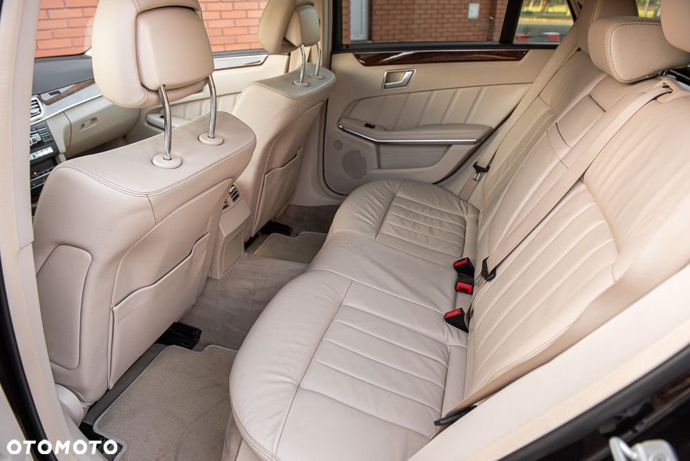Mercedes-Benz Klasa E 350 BlueTEC 4Matic 7G-TRONIC Avantgarde - 27
