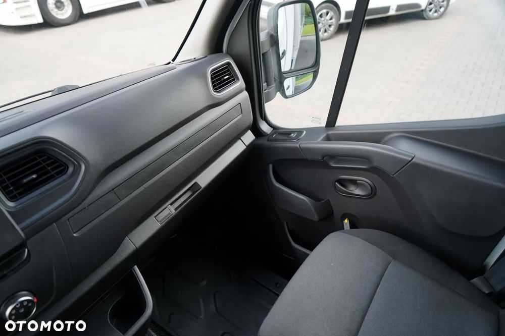 Renault MASTER / DOSTAWCZY / FIRANKA / MANUAL / DMC: 3500KG / 2022 - 31