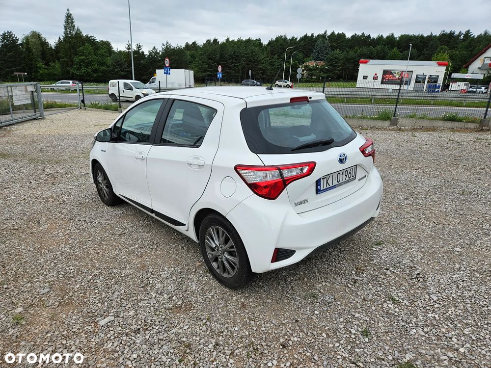 Toyota Yaris Hybrid 100 Dynamic - 2