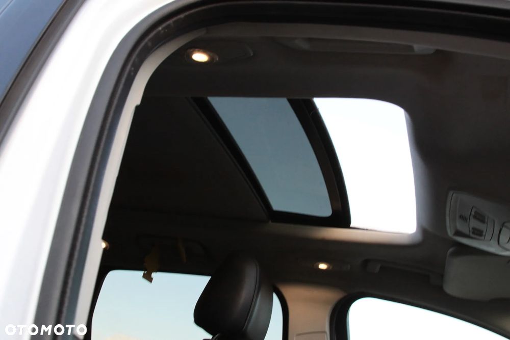 Ford Kuga 2.0 TDCi 2x4 Titanium - 16