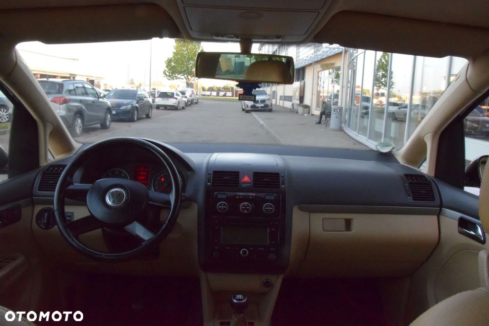 Volkswagen Touran - 25
