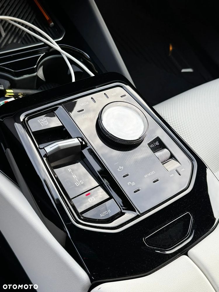 BMW Seria 5 520i mHEV - 12