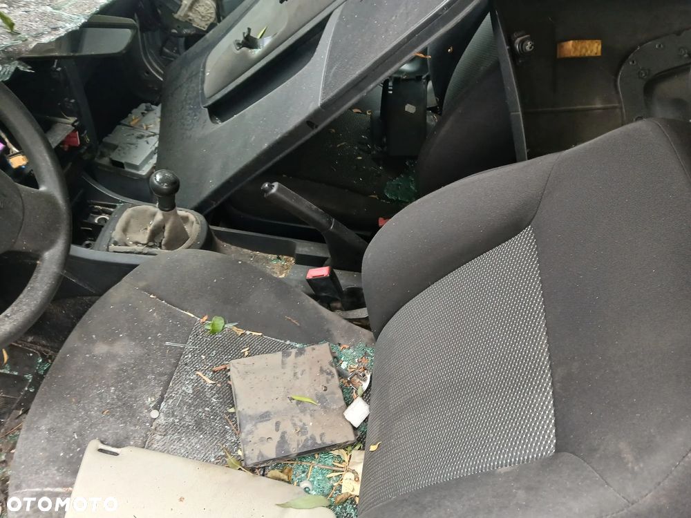 seat ibiza III 6L fotel fotele kanapa deska kokpit podsufitka boczek boczki klamka podłokietnik licznik - 4