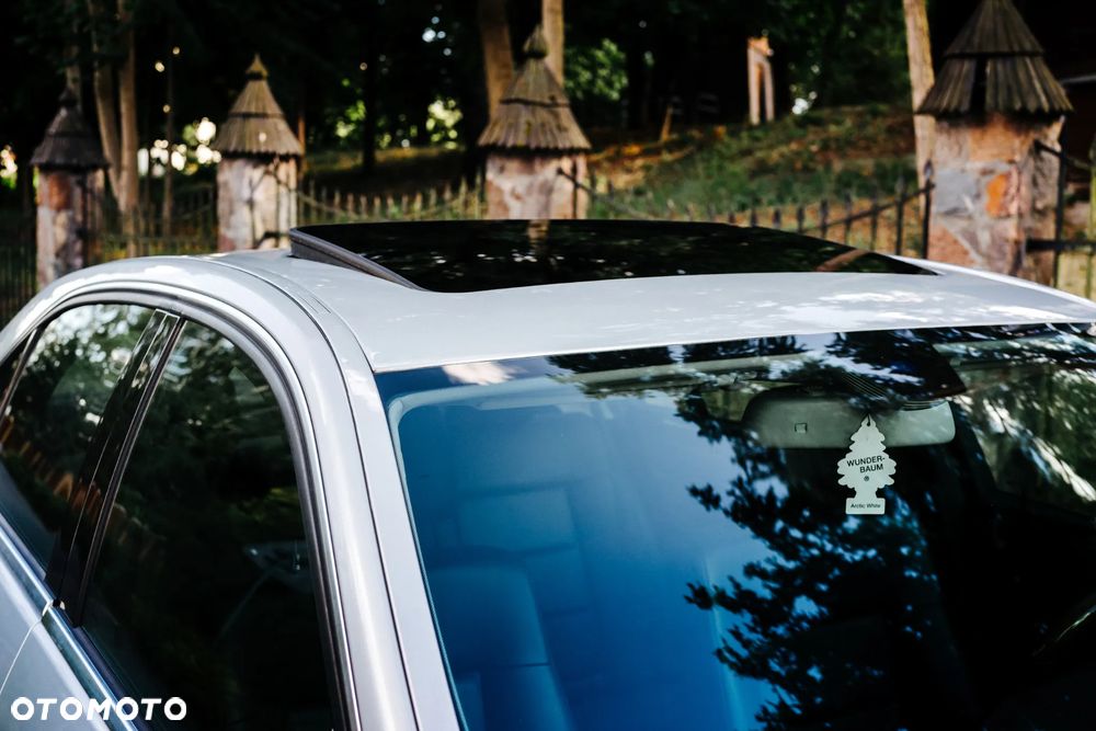 Mercedes-Benz Klasa E 350 4Matic 7G-TRONIC Elegance - 24