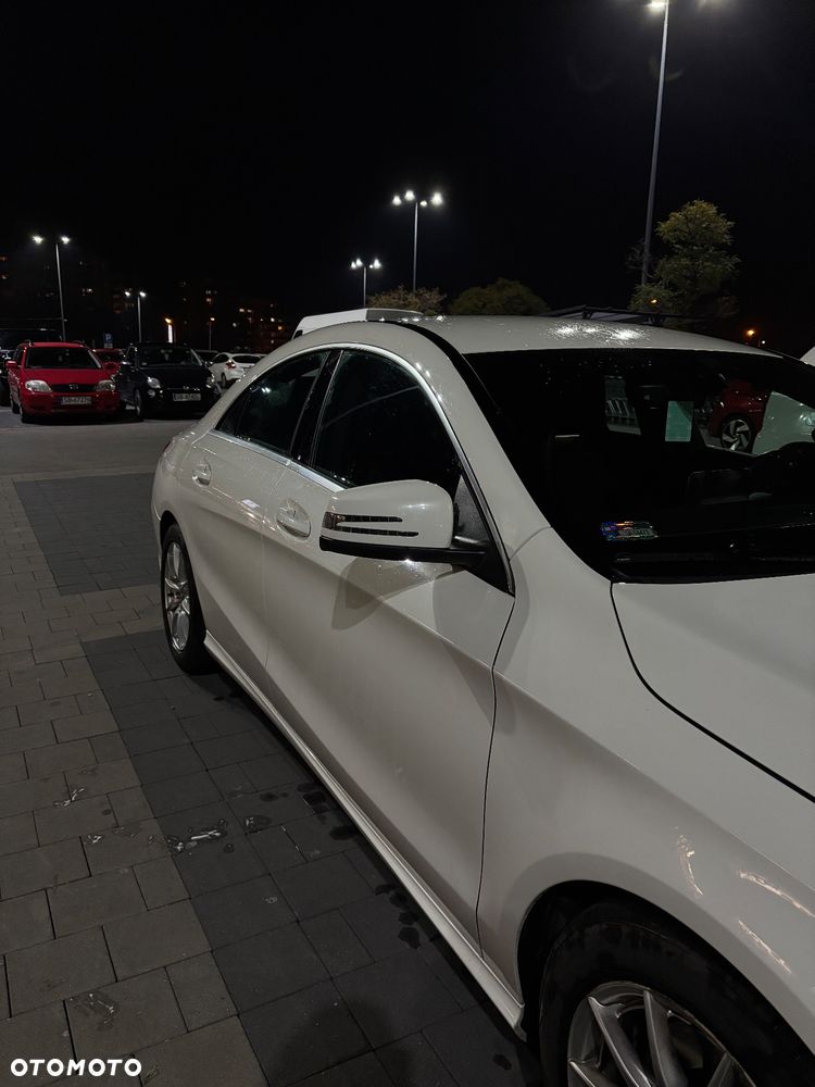 Mercedes-Benz CLA 180 7G-DCT Urban - 4