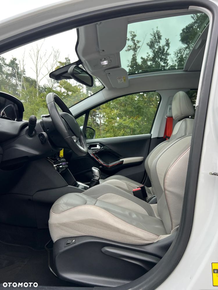 Peugeot 208 - 14