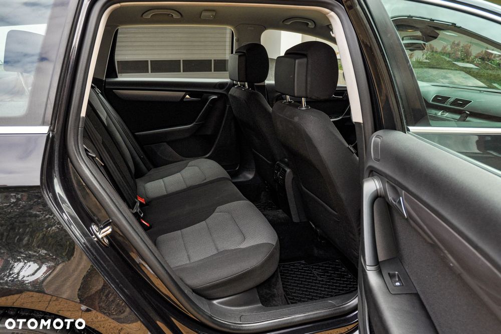 Volkswagen Passat - 13