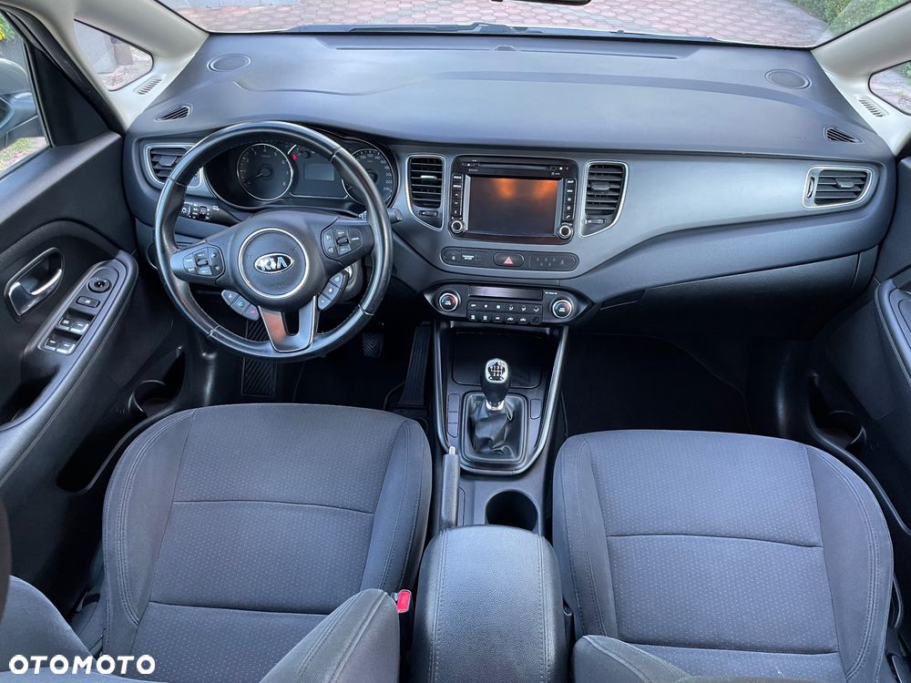 Kia Carens - 12