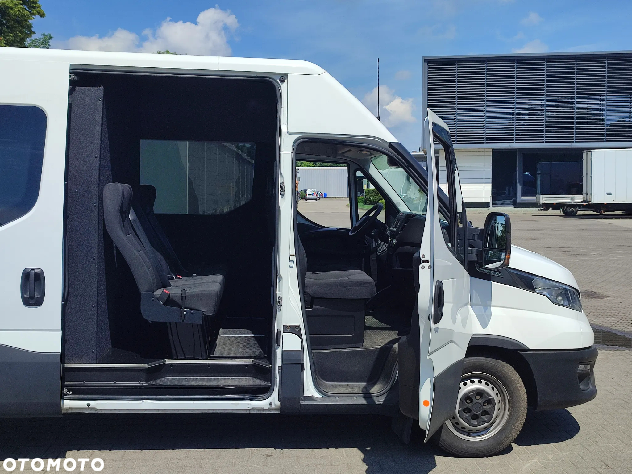 Iveco BRYGADA Daily 35S16A8V Hi Matic zarejestrowany 7 MIEJSC - 3