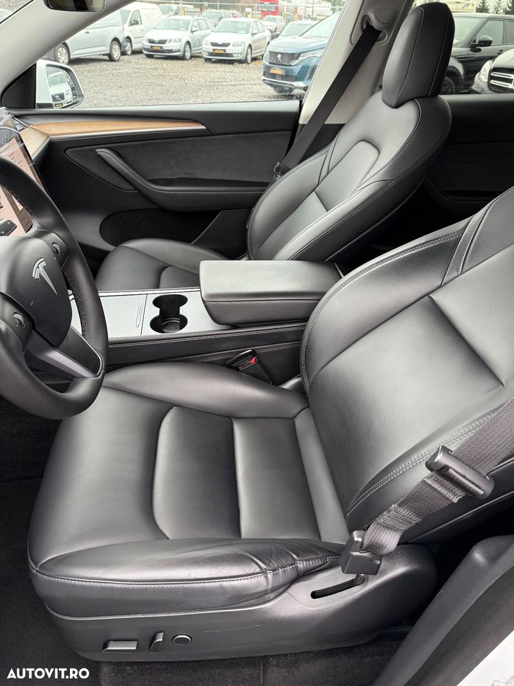 Tesla Model Y AWD Performance - 27