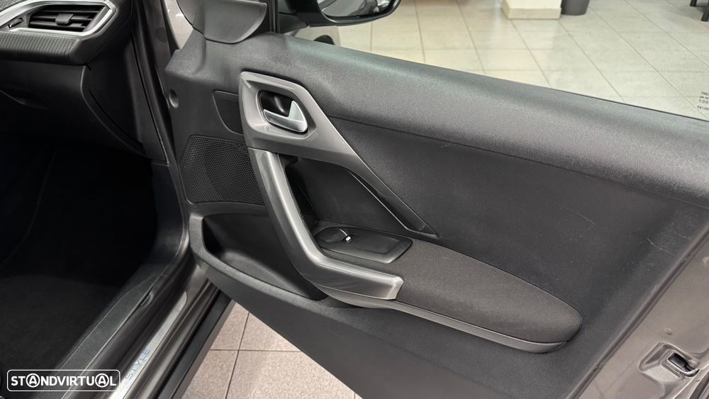 Peugeot 2008 1.2 PureTech Style - 28