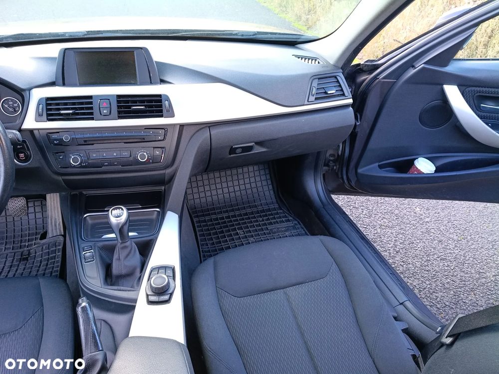 BMW Seria 3 316d - 14