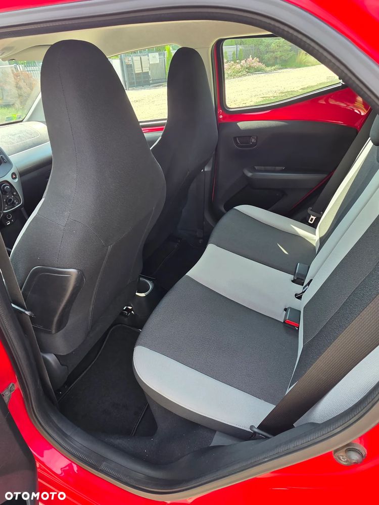 Toyota Aygo x-play touch - 20