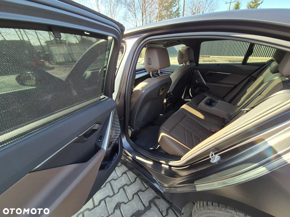 BMW i5 - 10