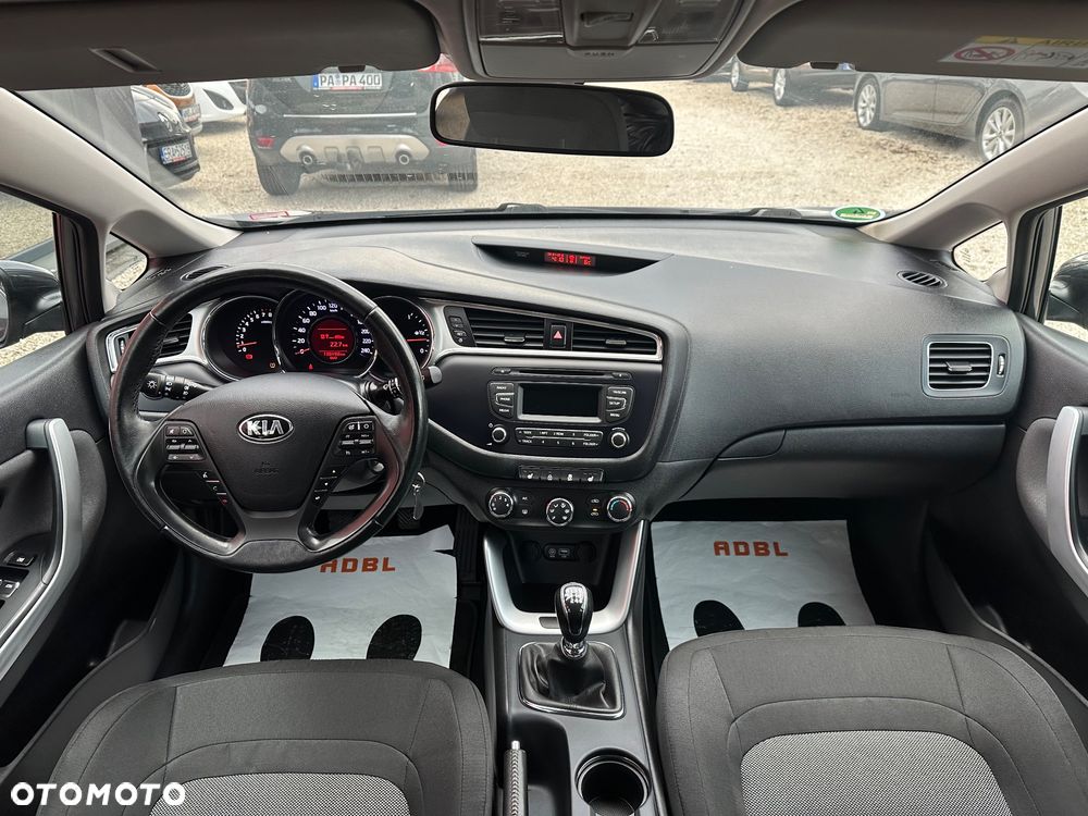 Kia Ceed 1.6 GDI Dream Team Edition - 6