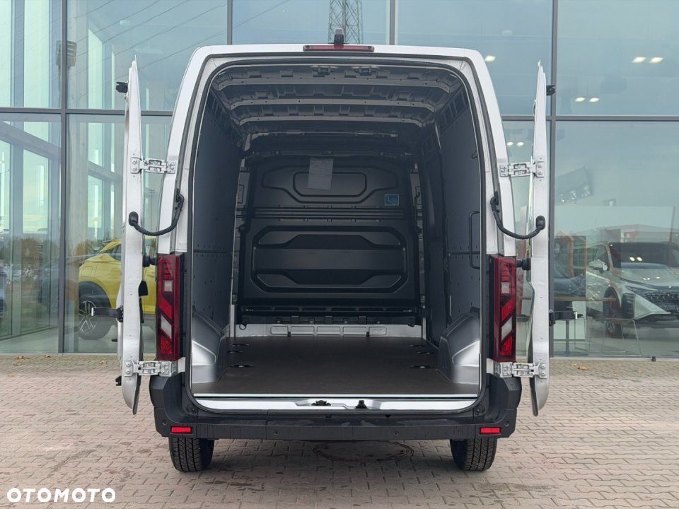 Nissan Interstar - 8