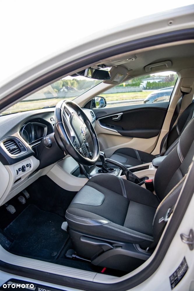 Volvo V40 D2 Momentum - 12