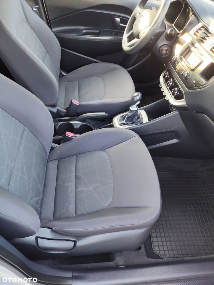 Kia Rio 1.4 L - 13