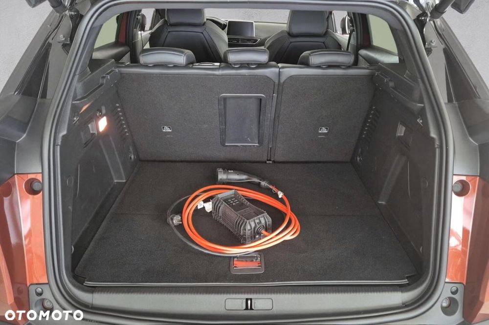 Peugeot 3008 1.6 PureTech HYbrid4 GT Line S&S EAT8 - 11