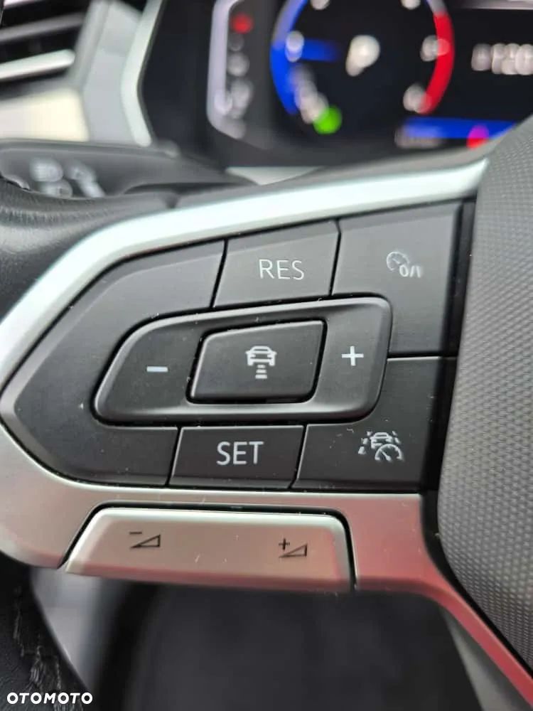 Volkswagen Passat 2.0 TDI SCR Elegance DSG - 24