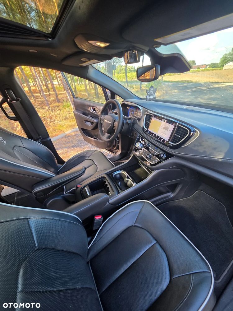 Chrysler Pacifica - 31