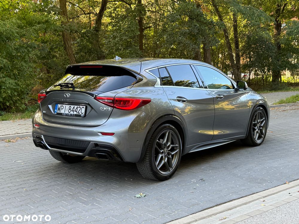 Infiniti Q30 - 8