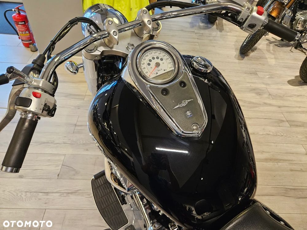 Suzuki Intruder - 8