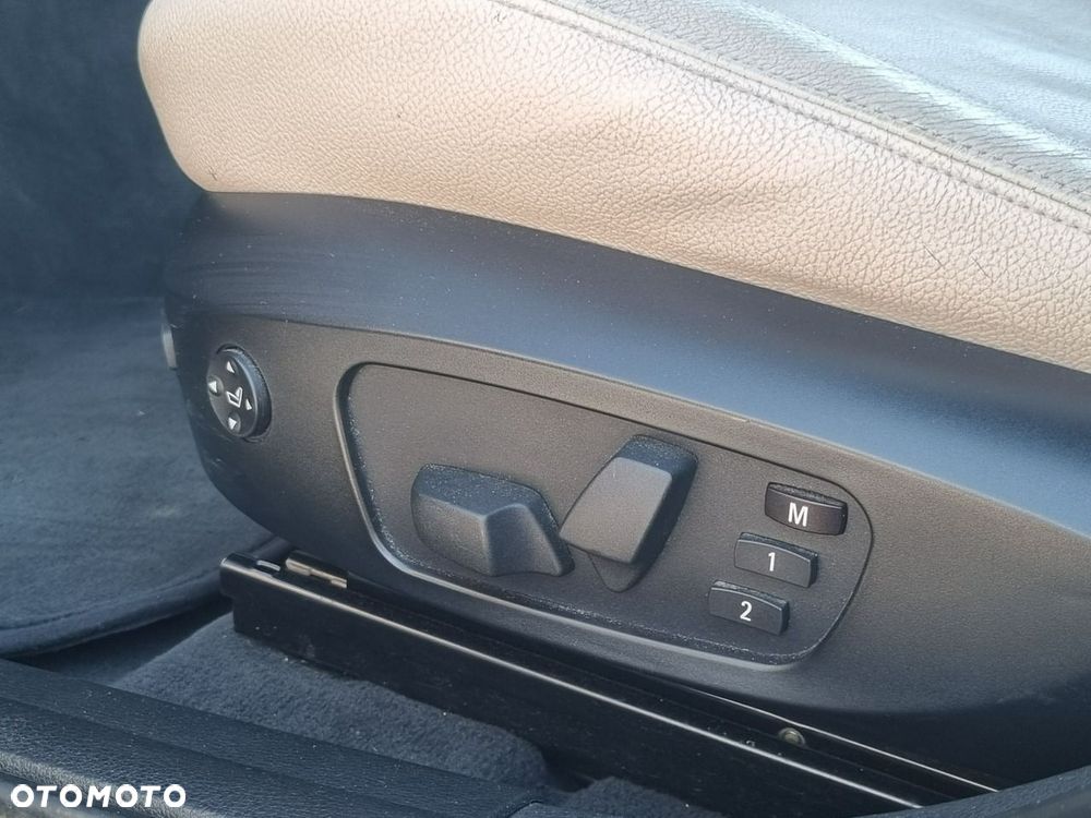 BMW X1 xDrive23d - 15