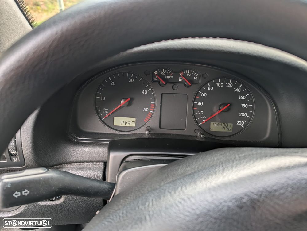 VW Passat Variant 1.9 TDi Confortline - 12