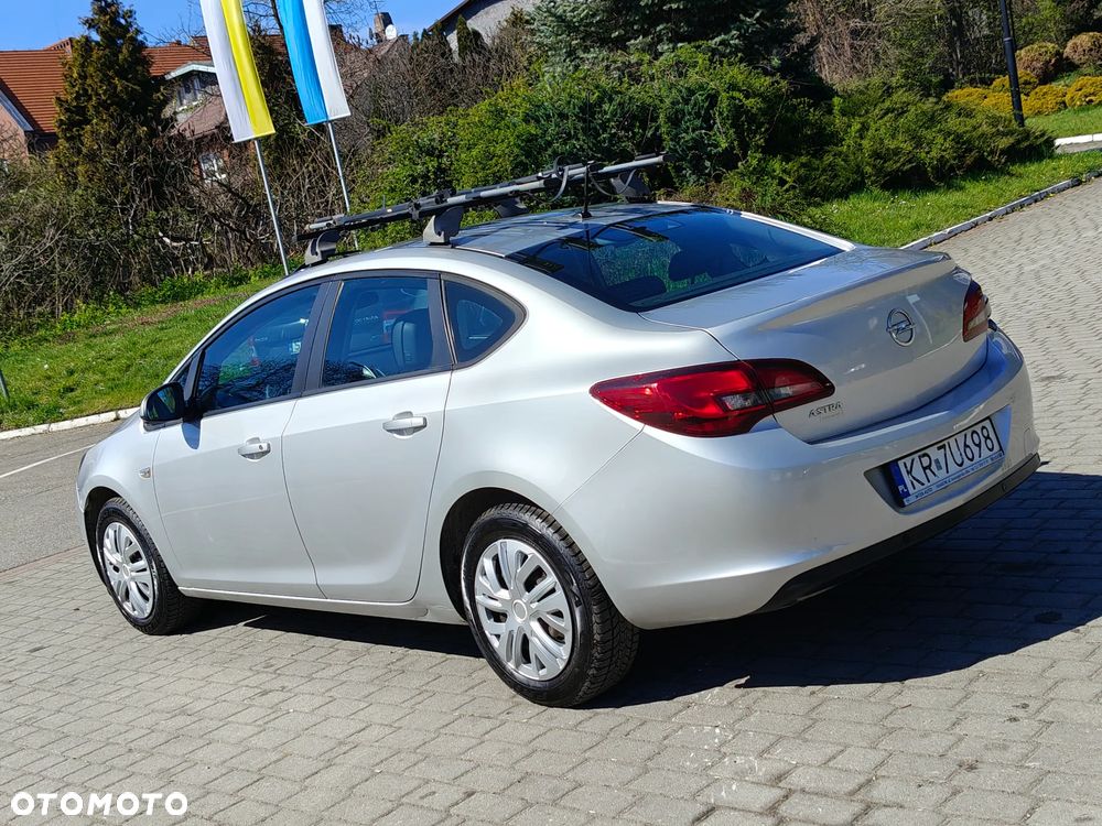 Opel Astra 1.6 Sport - 12