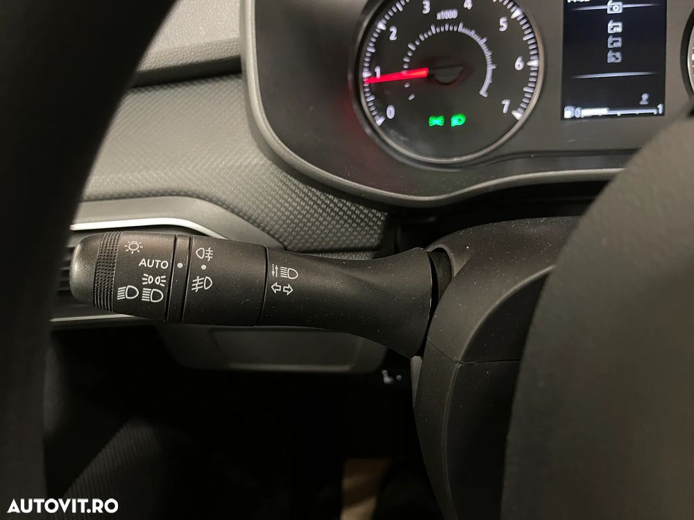 Dacia Logan TCe 90 Essential - 17