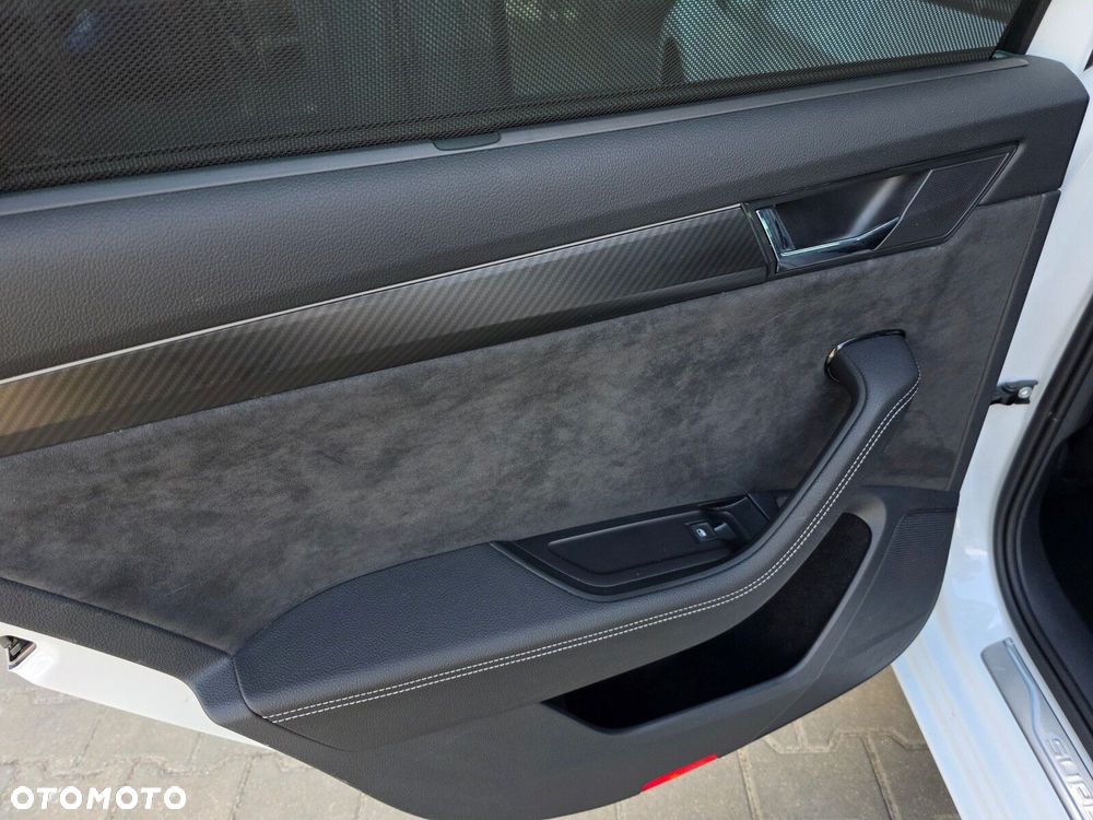 Skoda Superb 2.0 TDI SCR Sportline DSG - 17