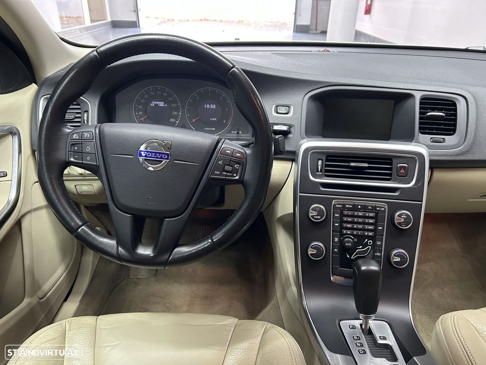 Volvo S60 2.0 D3 Momentum Geartronic - 12