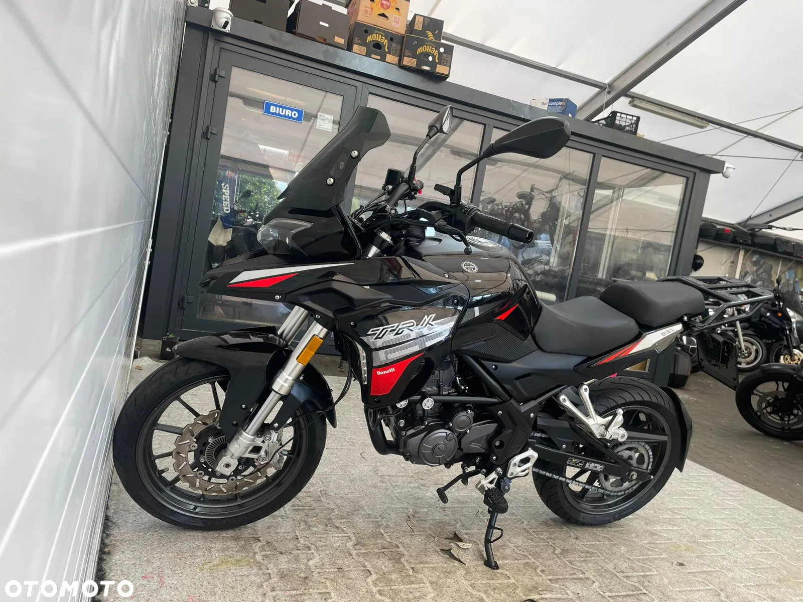 Benelli TRK 251 - 16