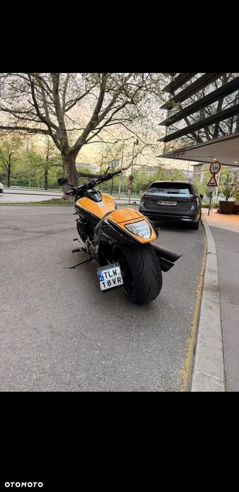 Suzuki Intruder - 5