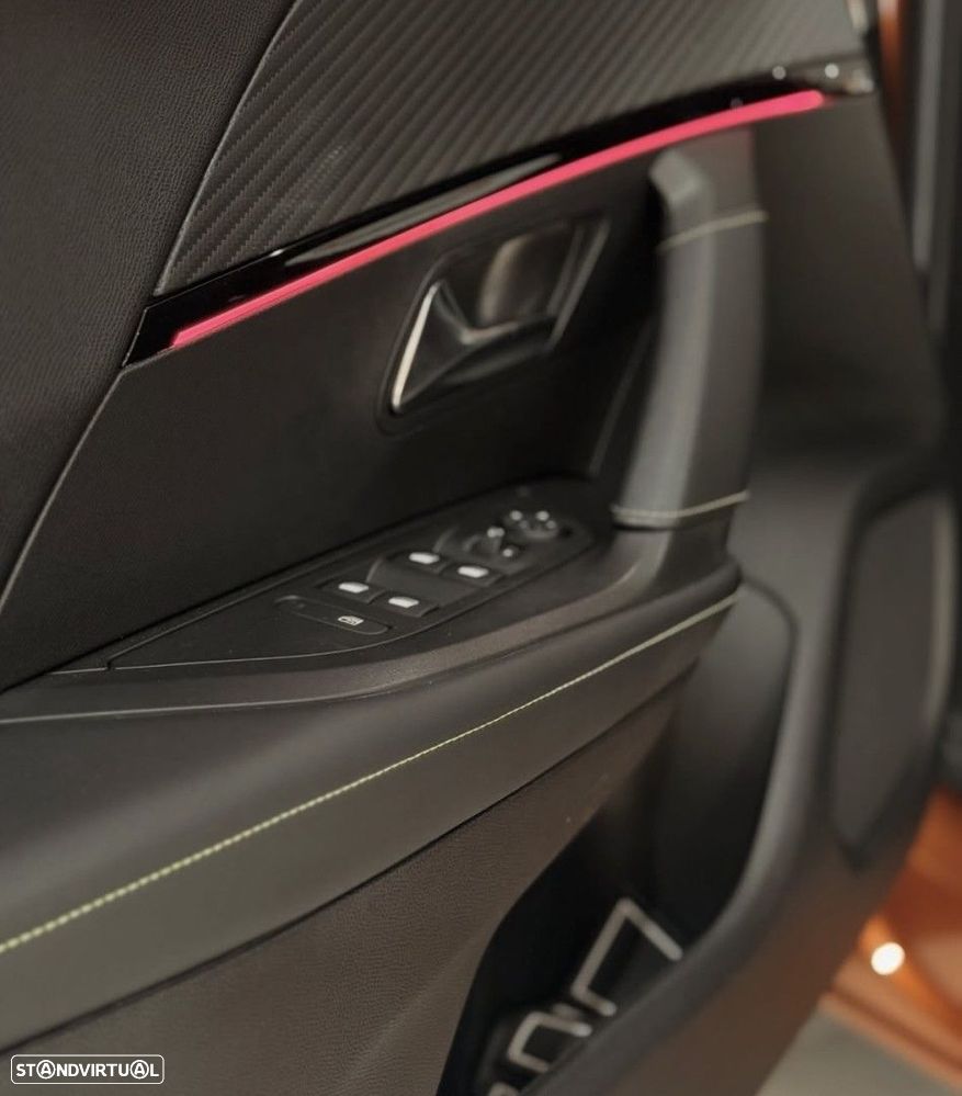 Peugeot 2008 1.2 PureTech GT EAT8 - 11