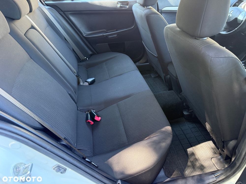 Mitsubishi Lancer 1.6 ClearTec Inform - 33