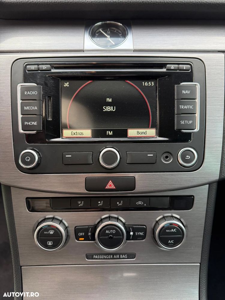 Volkswagen Passat Variant 2.0 TDI BlueMotion Technology R-Line - 9