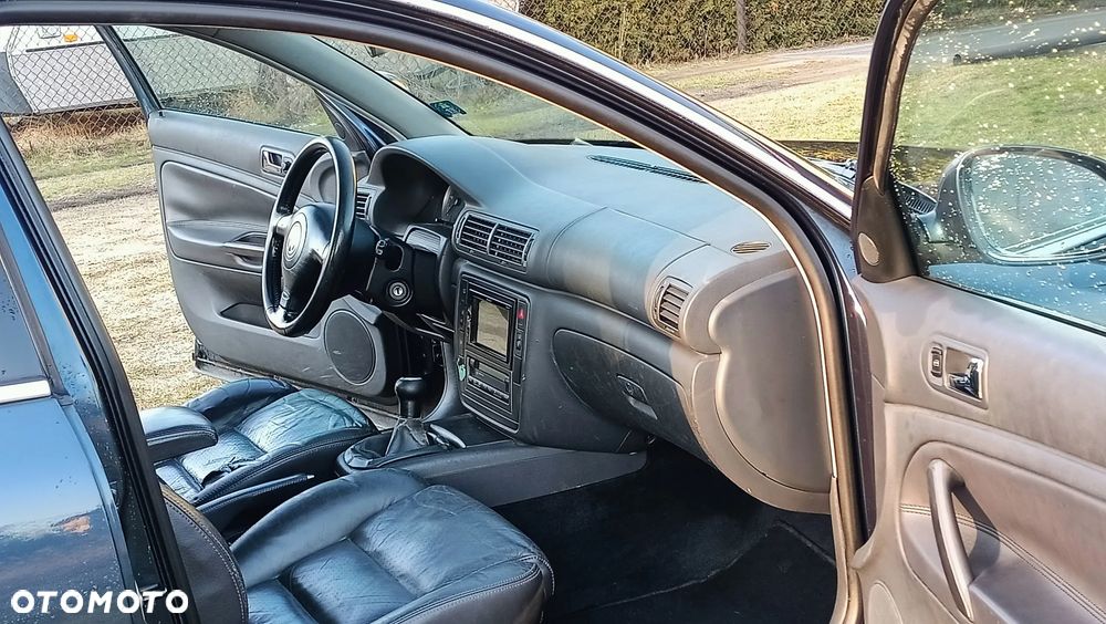 Volkswagen Passat 2.5 TDI 4Mot Highline - 9