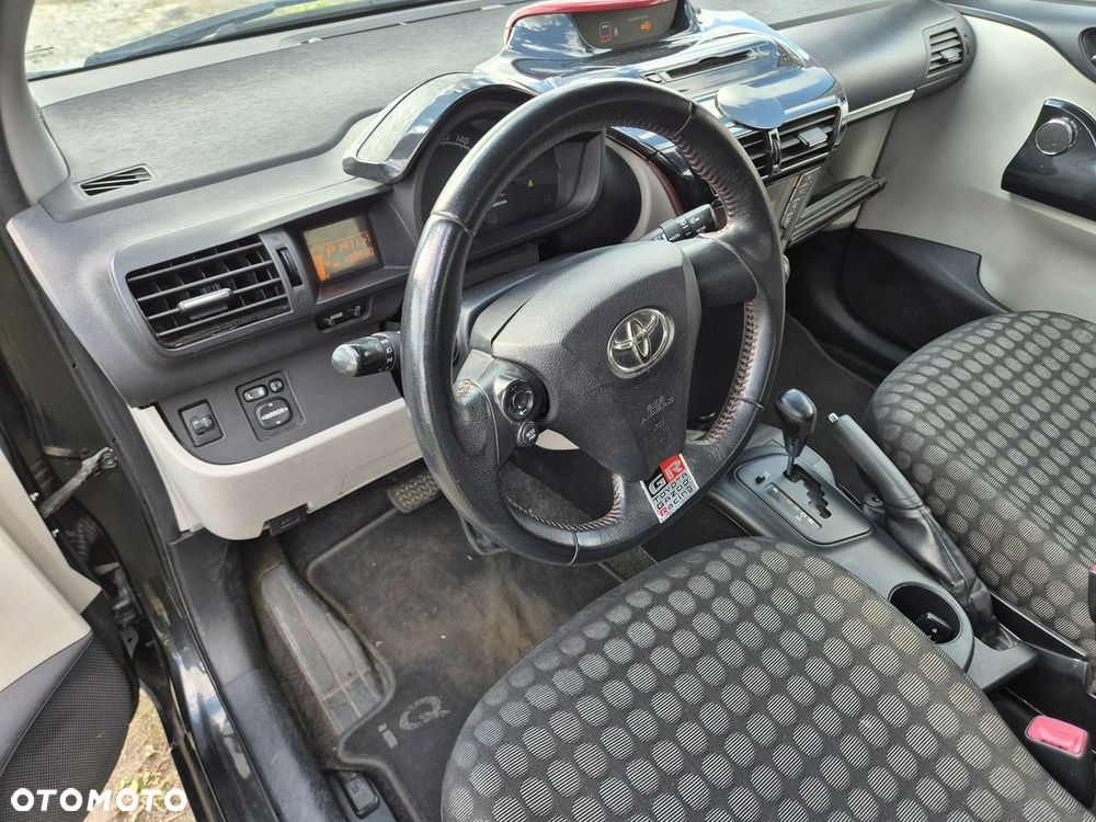 Toyota iQ - 5