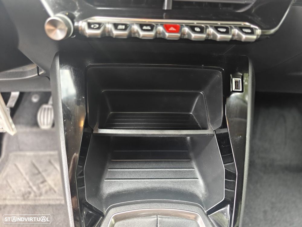 Peugeot 2008 1.2 PureTech Active Pack - 34