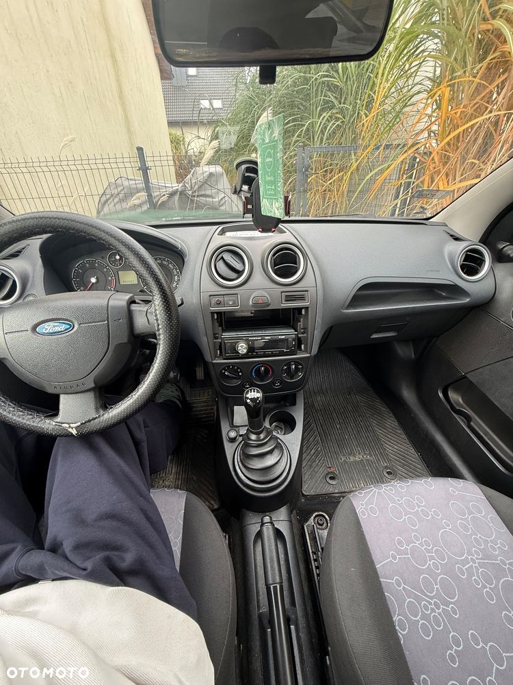 Ford Fiesta 1.3 Ambiente - 8