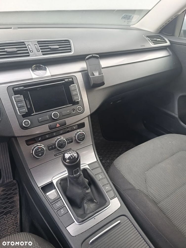 Volkswagen Passat - 8